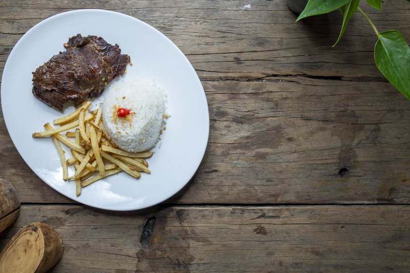 Stop motion do prato de baby beef sendo montado
